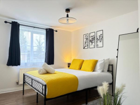 2BR,2BA Apartment - 2 King Beds - Free Parking - Home Away From Home - Crawley - Gatwick